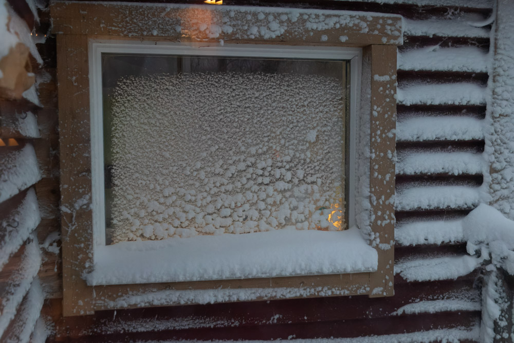 Snön hade yrt bra under natten.