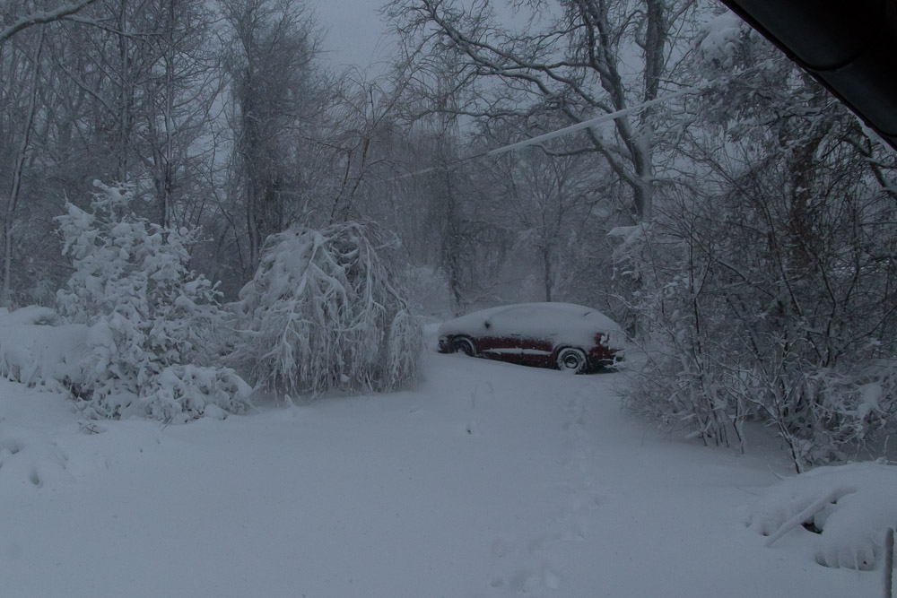 Bilen verkar vara tilldragande på snön.